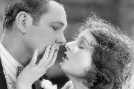 Corinne Griffith nei giardini dell'Eden