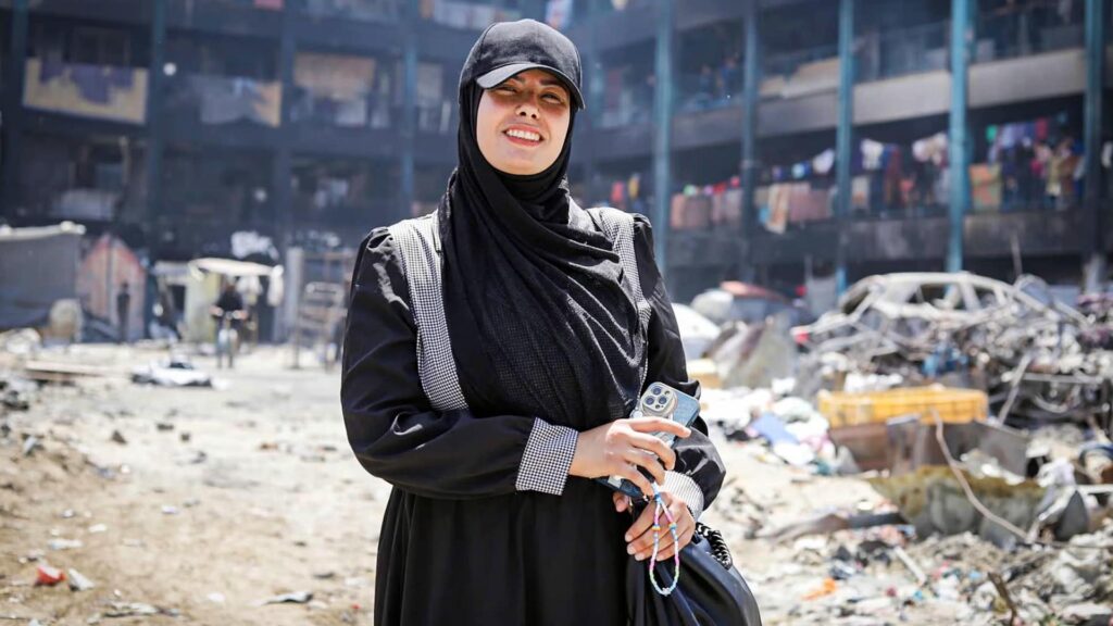 “Put Your Soul on Your Hand and Walk” dall'aldilà di Gaza